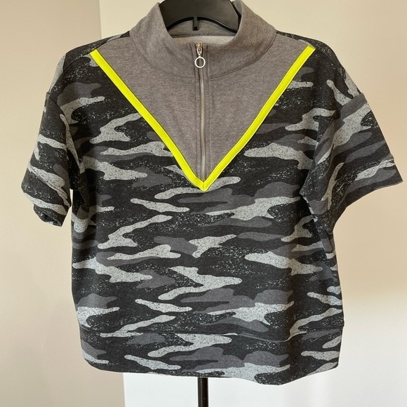 Flirtitude Active top in a size small - Picture 11 of 12